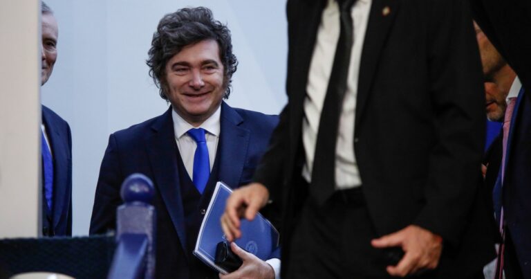 Gesto de reconciliación de Milei: ahora bajó su índice de odio a los periodistas a sólo el 95%