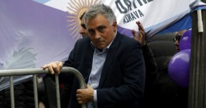 Pareja arruinó la visita de Milei a Bahía: se peleó con el Turco Elías y escondió a los candidatos libertarios