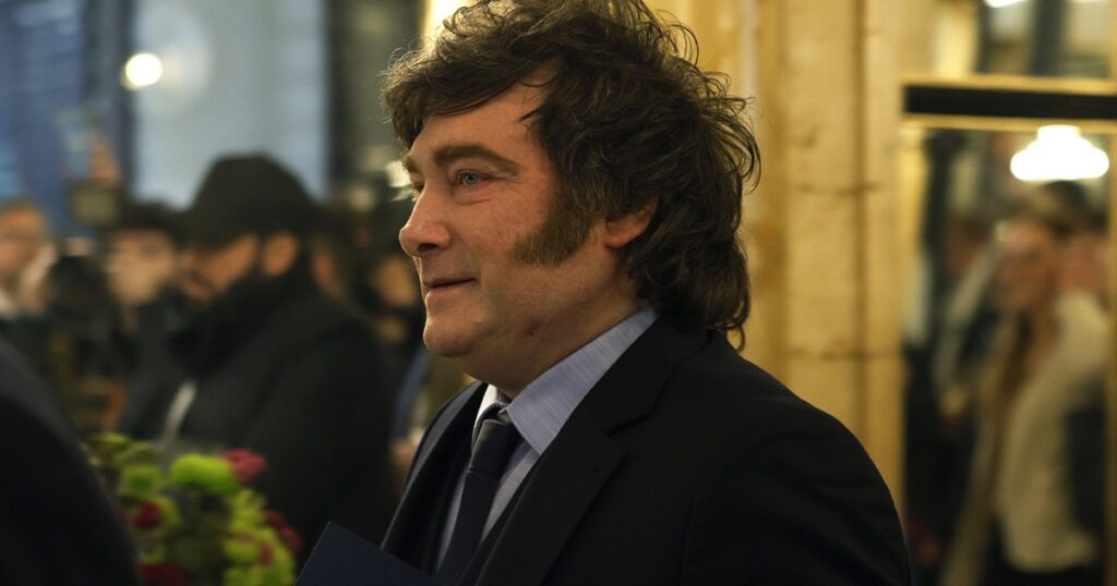 Choque total del gobierno con la UIA: el vice dijo que Caputo es un trader y Milei bajó a Santilli del acto