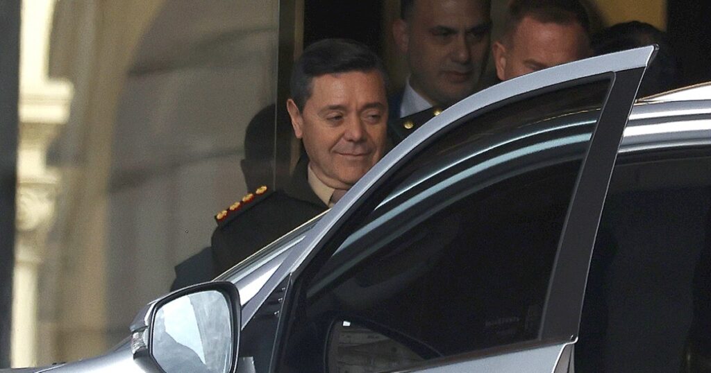 En las FFAA sospechan que el anuncio de Milei es la antesala para dejar una base naval en manos de Trump