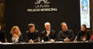 Alak lanzó un ambicioso proyecto para reactivar el aeropuerto de La Plata
