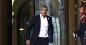 Caputo incumplió las metas de superávit y reservas, pero el FMI maniobró para cubrirlo