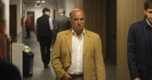 Santiago Caputo molesto con Benedit porque complicó la ley Malvinas con su pelea a gritos con Germán Martínez