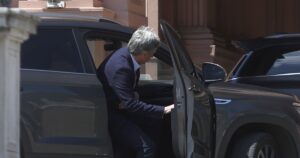 Denuncian a Caputo y Bausili por las operaciones con el oro del Central