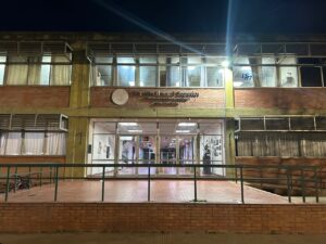 Dos menores, hijos de efectivos policiales, habrían ingresado a robar a la Escuela Nacional