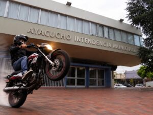Proponen suspender ayudas sociales y restringir el acceso a viviendas y empleos municipales a motociclistas reincidentes en Ayacucho