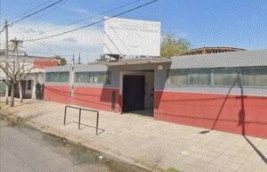 Violencia en una escuela de González Catán: un adolescente de 17 años habría baleado a un compañero en el baño